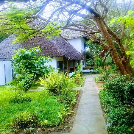 Diani Banda Cottages Playa de Diani Exterior foto