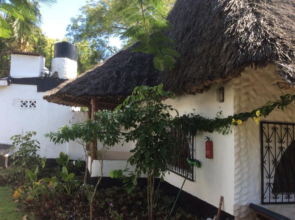 Diani Banda Cottages Playa de Diani Exterior foto